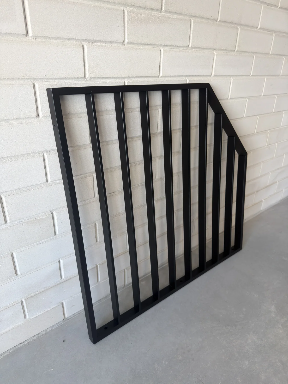 Zwart stalen balustradehek op maat van FORMIX WORKS